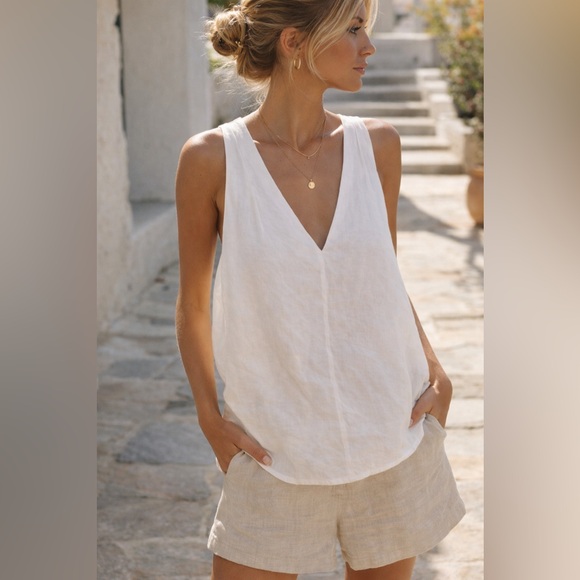 Banana Republic Tops - Banana Republic White Linen Blend Open Back Top NWT Size Small Lined